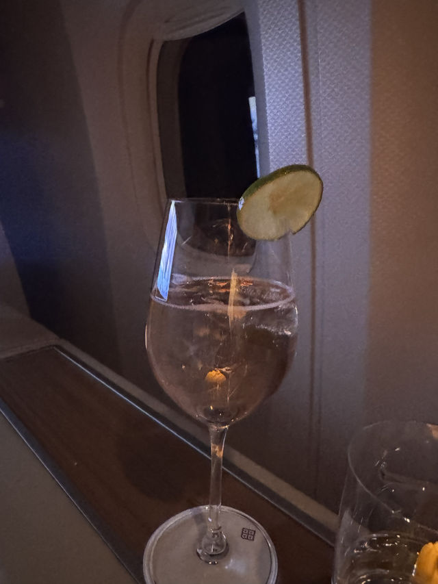 ✈️ FIRST CLASS การบินไทย 6 ชั่วโมง กรุงเทพฯ → โอซากา 80,000 บาท คุ้มไหม?