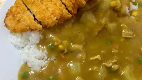 A Stop for Yellow Curry Near the Hospital in Uruma! Comfort Food at "Shokuji no Mise Kaoru" 🍛 — traveler post in Uruma