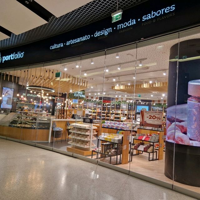 Lisbon Airport - WOW 