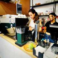 【ジョージア🇬🇪/美味しいワッフルが食べられるカワイイお店🧇☕️】