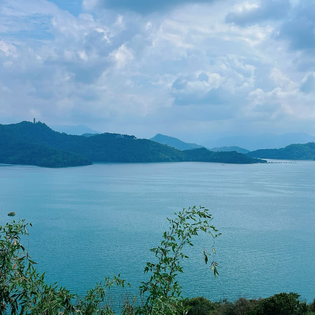 How a beautiful lake in Taiwan 