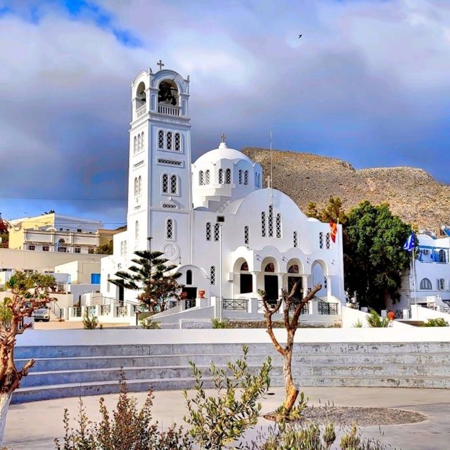 Santorini. A place where your camera drools through its lens !