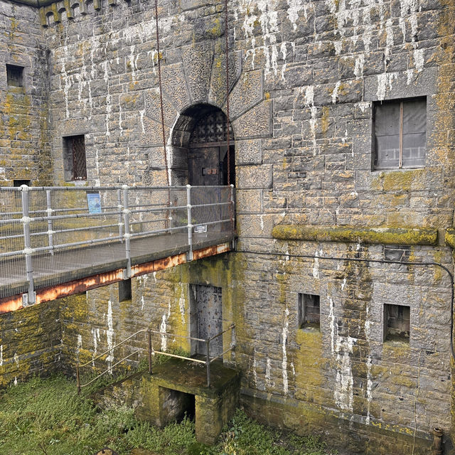 “Explore the Hidden Gem of Wales: St. Catherine’s Island & Historic Fort Tenby”