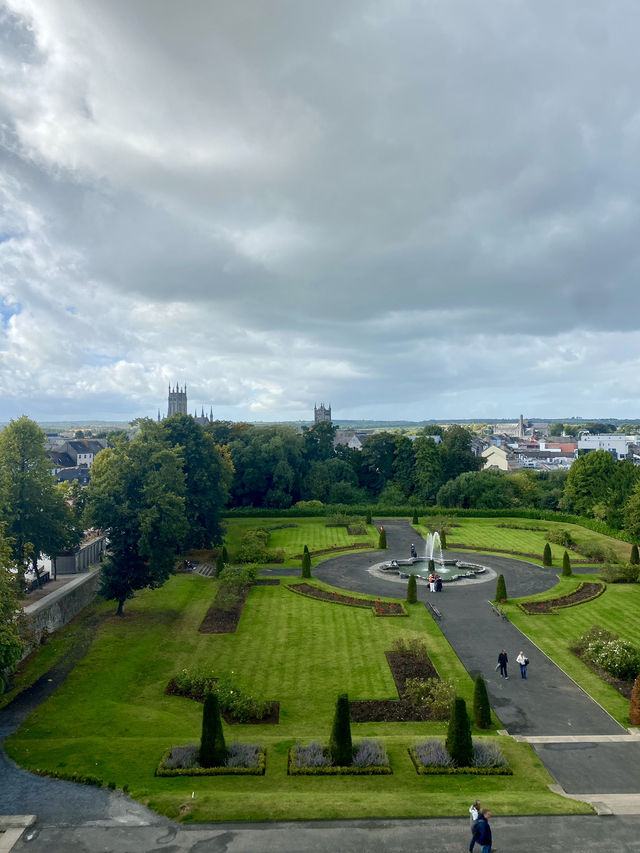 Kilkenny Castle: A Haven for Art Lovers 🎭🏰