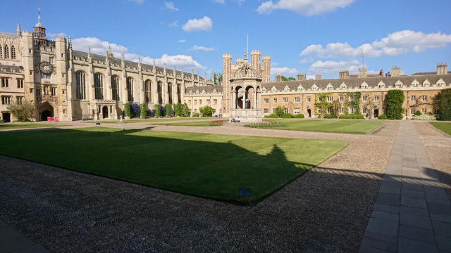 A Perfect Day in Cambridge: Views, Punting, and Scenic Walks 🚣‍♀️🏛️🌿