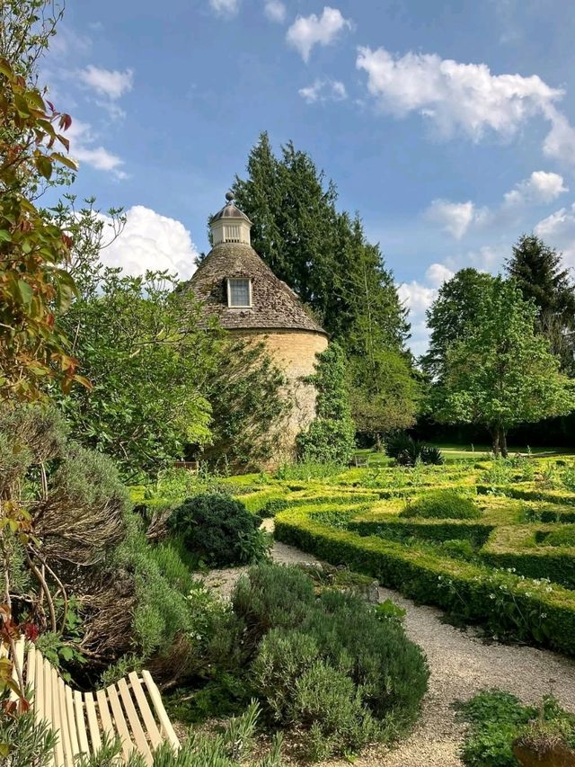 🌿 Rousham Gardens – England’s Timeless Landscape Escape