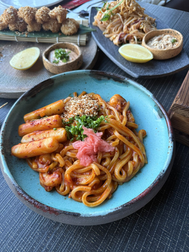Craving Asian Comfort? Quick Chinese Delivers Big Flavors Fast! 🍜✨
