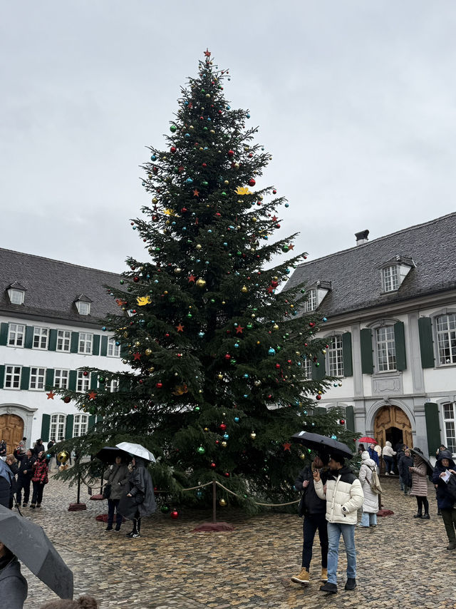 WINTER MAGIC AT MÜNSTERPLATZ 🇨🇭 WINTER MAGIC AT MÜNSTERPLATZ 🇨🇭