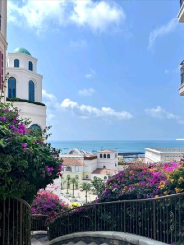 #winterescape Sun, Sea, and Storybook Streets on Cat Ba Island 🌞🏝️🌺  
Cat Ba Island in Hai Phong is where adventure meets relaxation—think sandy stretches, turquoise water, and charming lanes lined with hints of colonial architecture. It’s a dream for sun-chasers and explorers alike!

First, start your wanderings at the harbor in Cat Hai and rent a scooter or e-bike for max flexibility. Head to Cat Co 1, 2, and 3 Beaches for the island’s best chill-out spots—Cat Co 2 is a personal favorite for its laid-back vibe and fewer crowds. Don’t miss a swim or, for thrill-seekers, try out the cliff-top walking trails that link the beaches for stunning sea panoramas (perfect for golden-hour snaps!).

For those who love a dash of culture, stroll through the main town’s quirky mix of Western-style buildings and Vietnamese shopfronts—look for cheerful blooms cascading over balconies for an ‘architecture-vision’ photo angle. Midday, grab a lakeside coffee near the market for an authentic slice of local life.

🧭 Practical Visiting Tips:  
- Opening hours: 8:00 AM to 5:00 PM, year-round—arrive early for sunrise beach photos and a quieter vibe.  
- Pack sunscreen and a hat; shade can be scarce.  
- The best photo spots? The lookout points above the beaches, especially if you catch the wildflowers in bloom!

⚠️ Key Precautions:  
- Watch your step on cliff pathways—they’re gorgeous but can be steep and sometimes slippery.  
- Carry some cash—ATMs can be tricky to find outside town.

#CatBaIsland #VietnamBeaches #HiddenGems #TravelTips #SeasideEscape