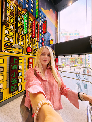 Ultimate Traveler's Souvenir: A Guide to the Iconic LEGO Flagship Store in Shanghai! 🇨🇳