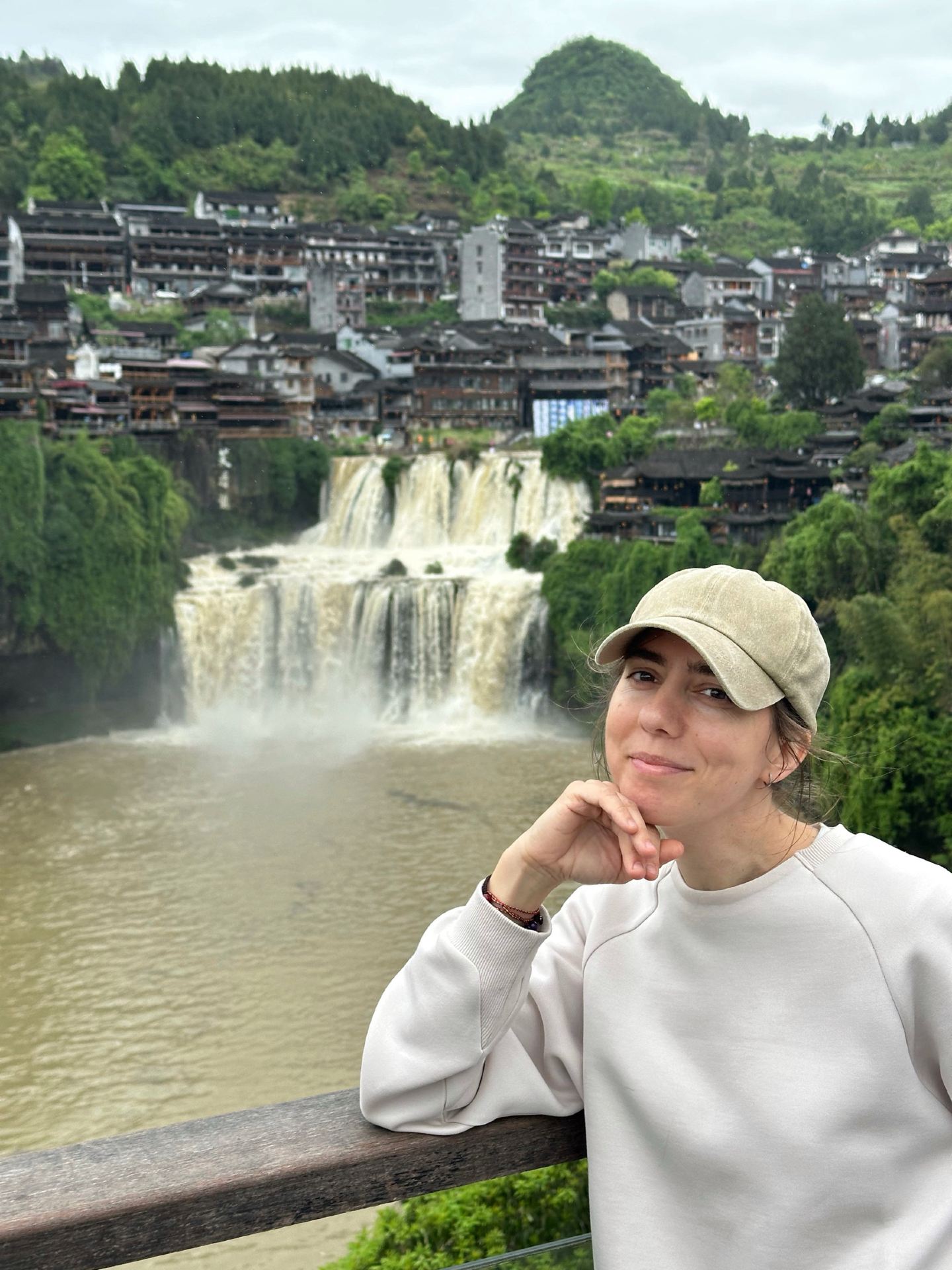 ✅ A City with a Waterfall Checklist: 6 Must-See Items