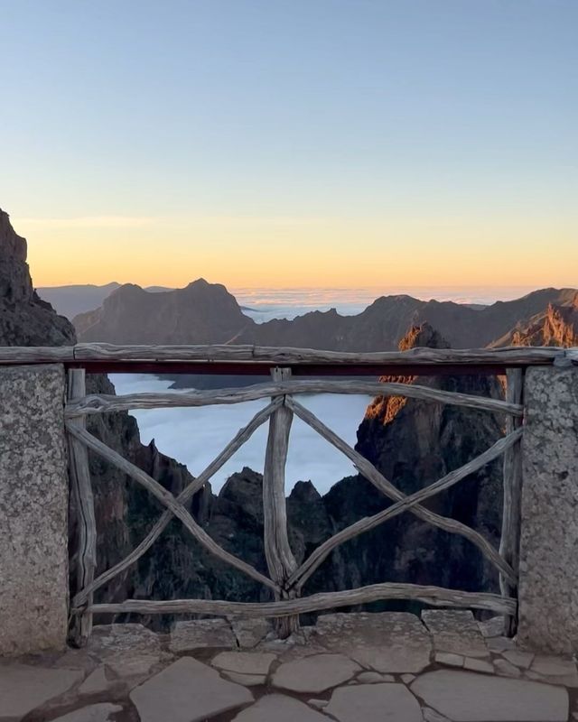 PR1 Hiking Trail: A Visual Journey from Pico do Arieiro to Pico Ruivo ⛰️