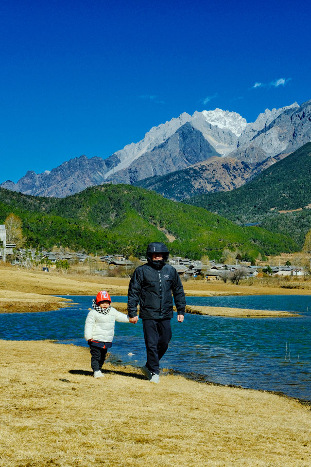 去了麗江5次，我找到了這個玉龍雪山下的靜謐村莊 湖泊，草地，雪山牛羊 是我夢想中的油畫景色