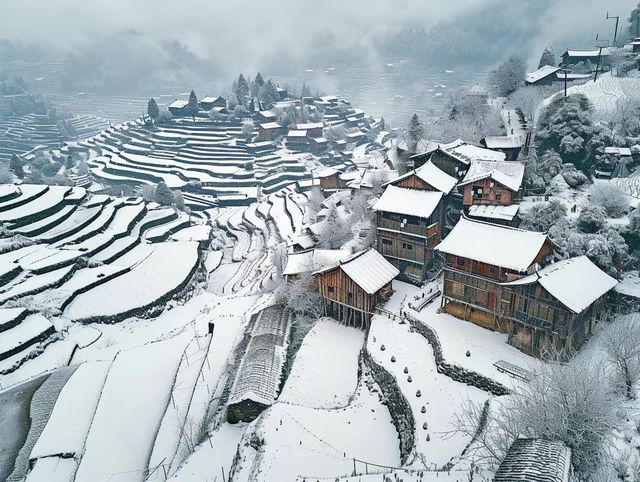 航拍視角下的從江縣梯田冬雪奇觀！