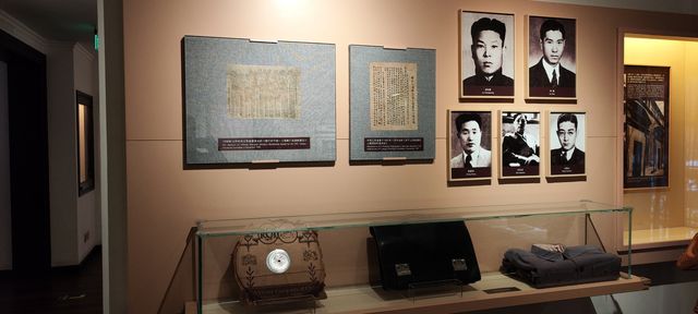 在靜安寺周邊悠閒漫步