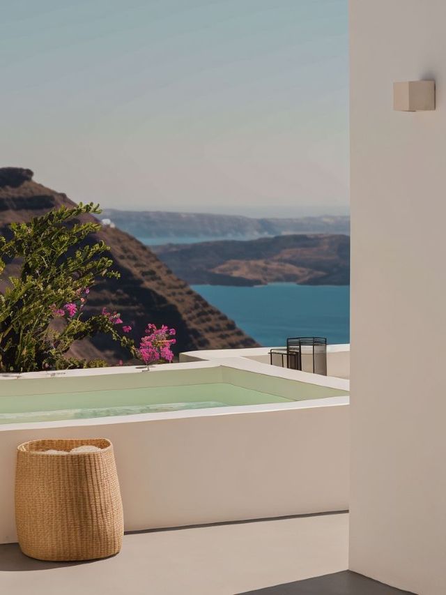 Santorini Serenity with a Luxe Twist ✨🏝️