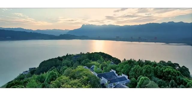 經過了人潮擁擠物價飆升的五一，終於到了錯峰旅遊最佳期