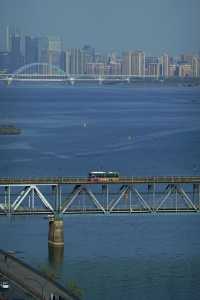 首次在杭州六和塔追火車追公交啦