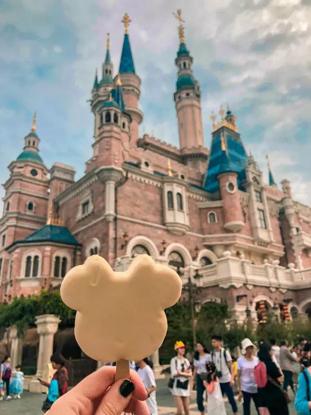 Photo Guide: Best Castle Photos at Shanghai Disneyland 🏰