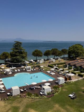 🌟🏨 Luxe Lombardy Getaway: Splendido Bay Awaits! 🇮🇹