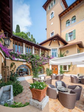 🌟✈️ Luxe Lombardy Lodgings: Villa Del Sogno's Best! 🏨💤