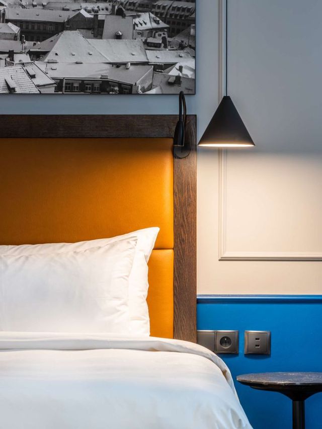 🌟 Prague's Finest: Radisson Blu's Chic Comfort 🌟