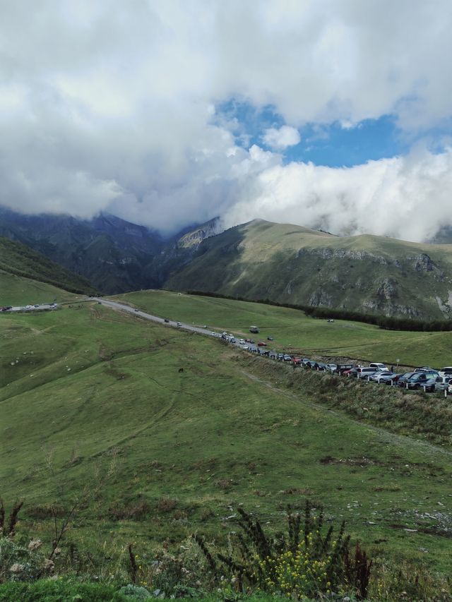 格魯吉亞境內高加索山脈最高峰。