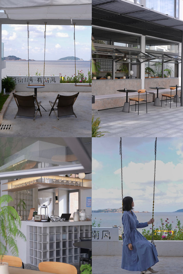 落日時分，鹹鹹海風吹向礁石和漁村。