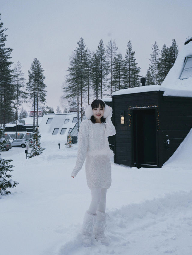 芬蘭雪地浸溫泉，雪頂玻璃屋追極光