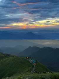 武功山徒步賞雲海 日出日落絕美風光