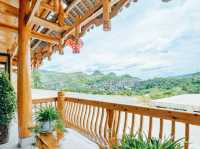 湘西秘境驚艷打卡！芙蓉鎮南岸「無敵全景观瀑客栈」親測推薦】**  