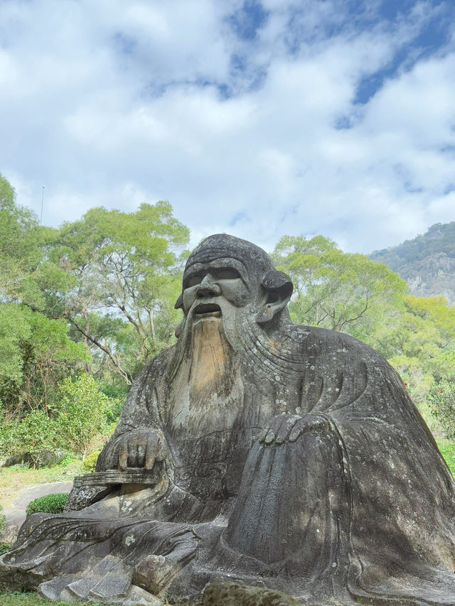 指尖觸碰千年微笑：清源山呼吸實錄