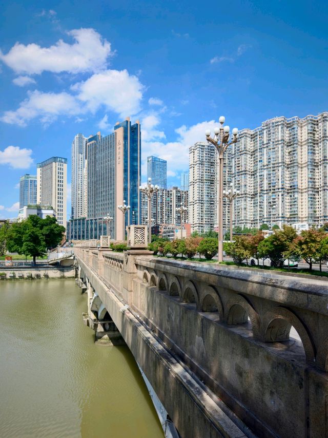 夏日成都暴走攻略｜本地人認證嘅清涼玩法&避雷指南！    行程規劃（3天2夜避暑版）  Day1