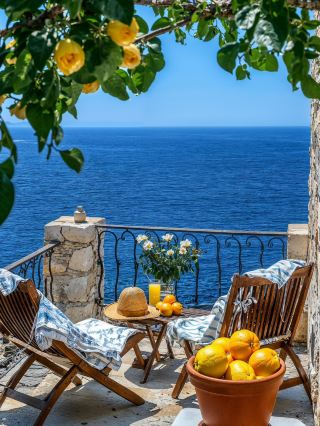 Amalfi｜Lemon Paradise on the Cliff and Mediterranean Blues