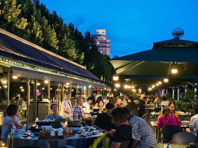 Riverside Dinner with Exclusive Views of the Yangtze Bridge and Yellow Crane Tower! Riverside Dinner with Exclusive Views of the Yangtze Bridge and Yellow Crane Tower!
