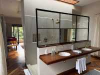 Giraffe Manor and Sasaab Lodge: A Unforgettable Adventure