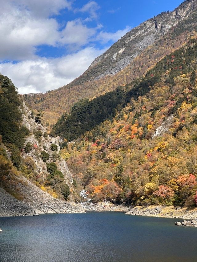 疊溪松坪溝紅葉盛宴