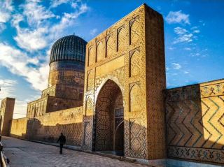 Bibi Heybat Mosque Travel Guide