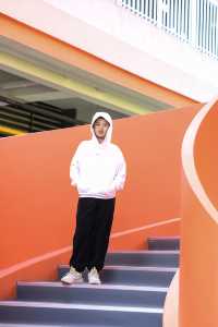 在未完成的建築裡,拍一部未來感大片