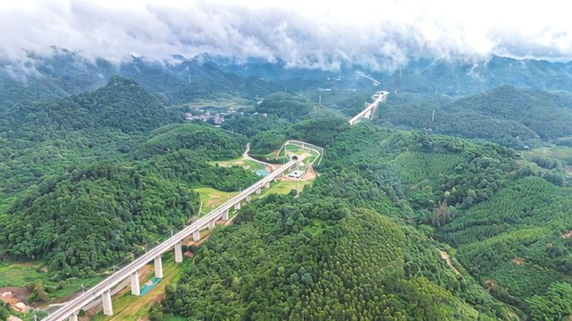 南憑高鐵全線貫通運營