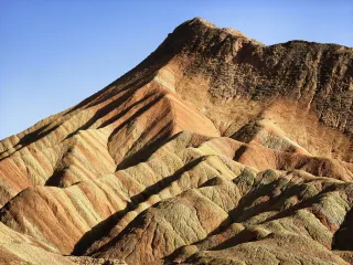 Not expecting snow on the top of Qilian Mountains, mistaking Zhangye for Jiangnan