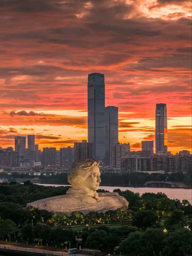 夜晚打卡人氣爆棚廣場🌃