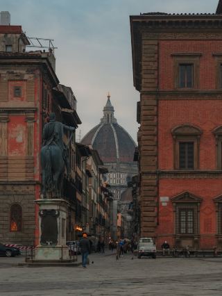 フィレンツェの絶美な広場、雨の日でもとってもロマンチック
