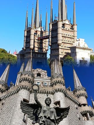 ที่จริงแล้วเมืองฉือเจียจวงมีบ้านคัดสรรนักเรียนแบบฮอกวอตส์ด้วย! เพื่อนๆ ในโซเชียลมีเดียต่างคิดว่าฉันไปเรียนต่างประเทศกันหมดเลย