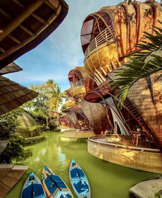Must-stay at The Wizard of Oz Bali Treehouse Hotel! Open the window to a secret rainforest