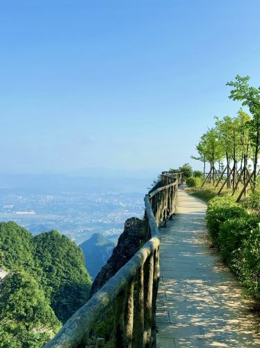 天門山｜雲の上の約束へ、人間の喧騒を山の麓に残して | Trip.com 張家界