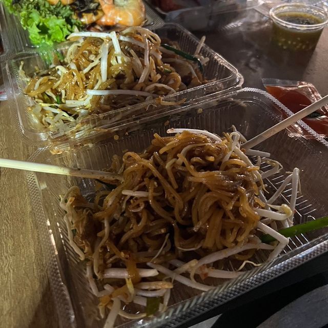 เดินเล่น ช้อปกินเที่ยว ที่จอมเทียน ไนท์มาร์เก็ต 