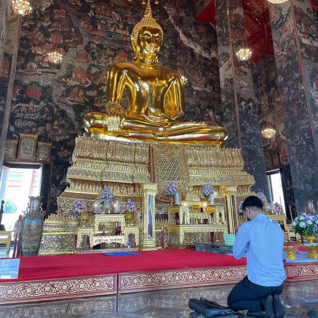 Wat Suthat: A Majestic Haven