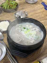 부산하면 역시 돼지국밥