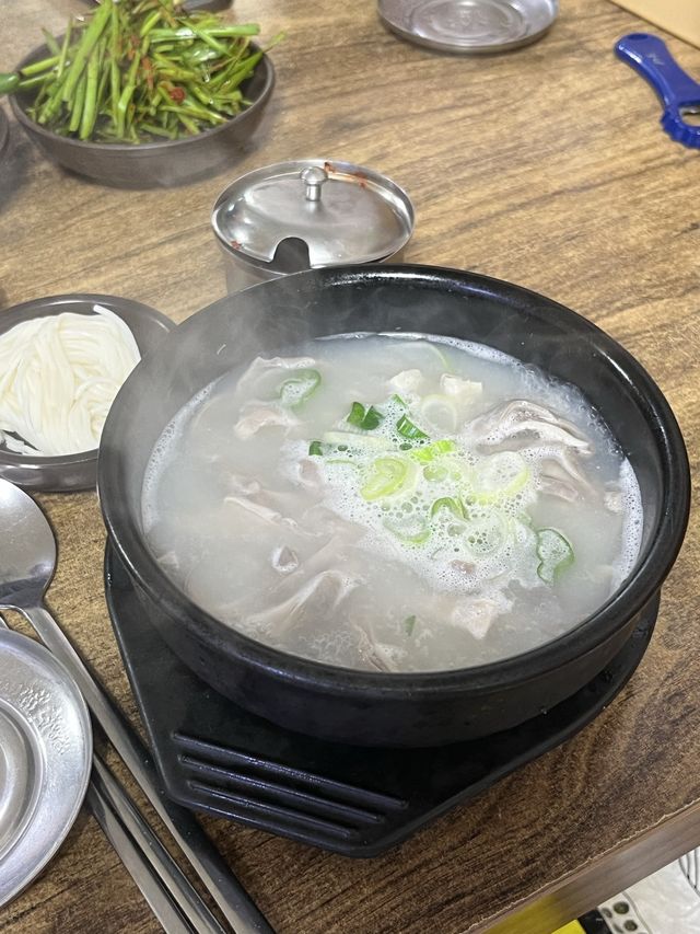 부산하면 역시 돼지국밥